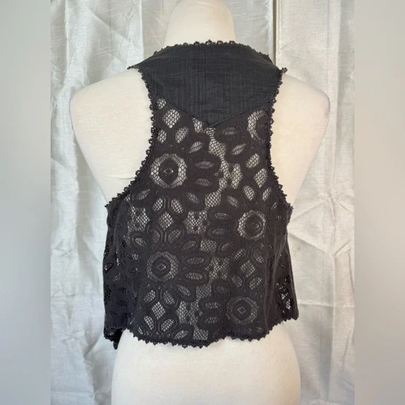 Lace Open-Front Vest - Picture 5 of 7